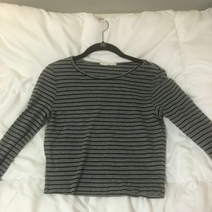 Long-sleeve crop top